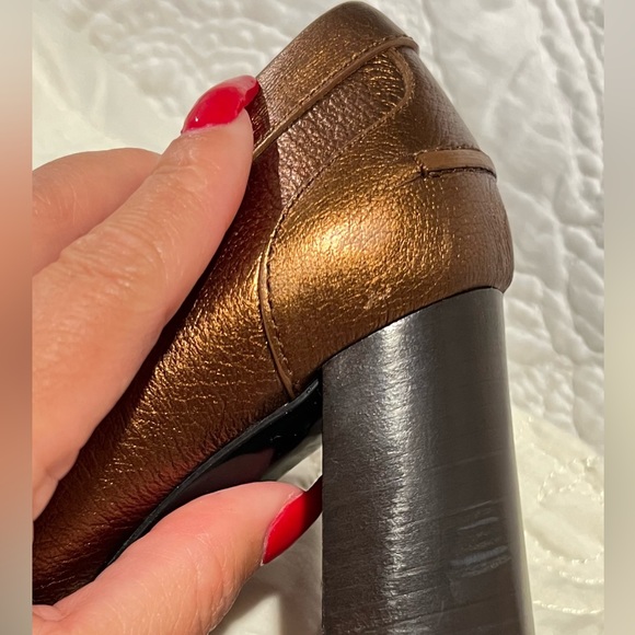 Tod's👠🔥
Tod's Metallic Bronze Leather Gomma Maxi Double T Court Loafer Pumps - Picture 16 of 17